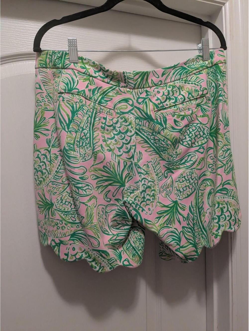 Lilly Pulitzer Short Knit Buttercup Pink & Green Pineapples- Size 10 - Picture 4 of 5